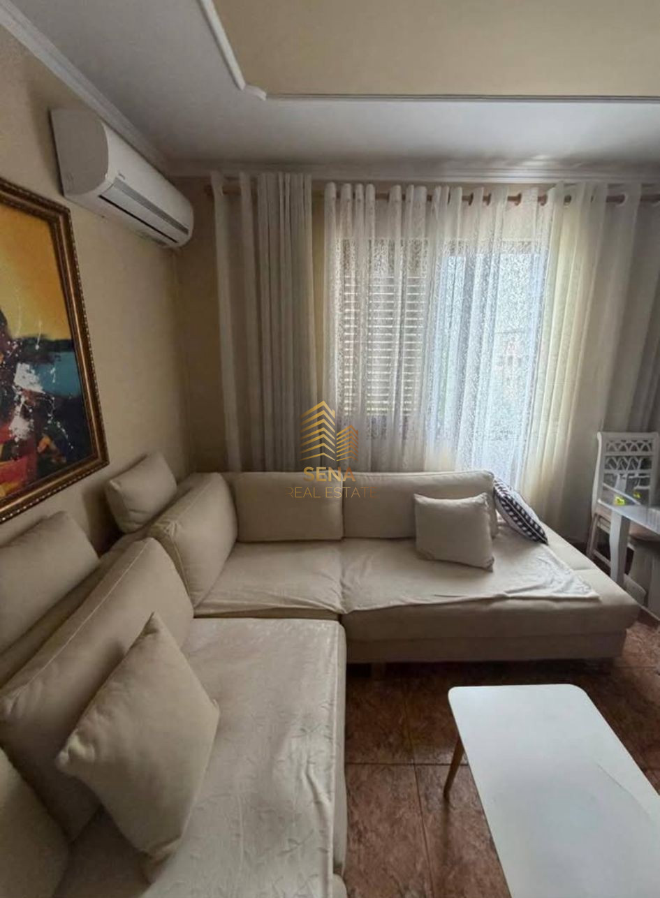 Qira, Apartament 2+1, Xhamllik, 60.000 Leke/muaj