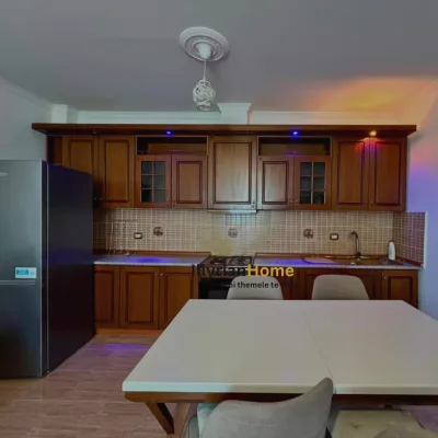 Apartament 2+1 me Oborr te Rruga Jordan Misja, pranë Bulevardit të Ri