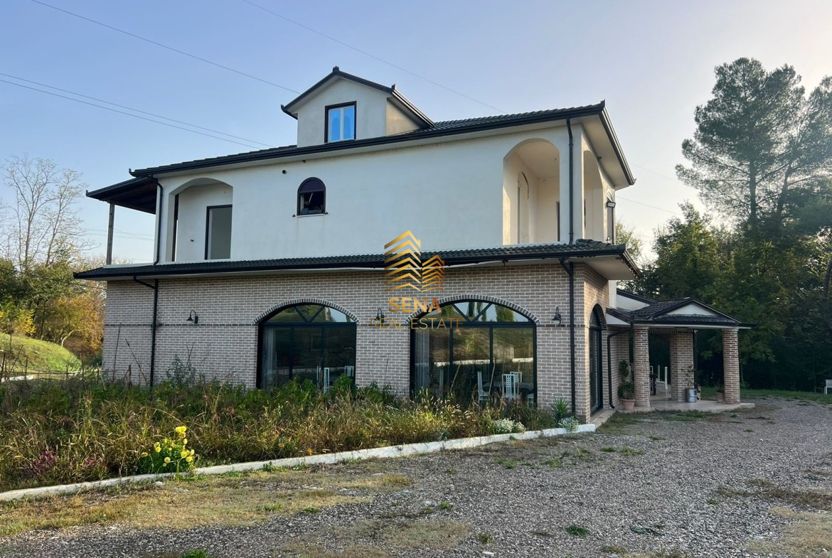 Jepet me qira Objekt biznesi 2 kate Restorant + Hotel, Durres ︱Rruga Kombetare Kombinat – Plepa, 2500 Euro/muaj I diskutueshem