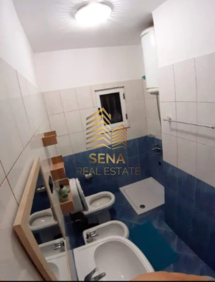 Qira,Hyrje Private,1+1,Zogu i Zi-Prane Pallatit te Sportit,45.000 Leke/muaj