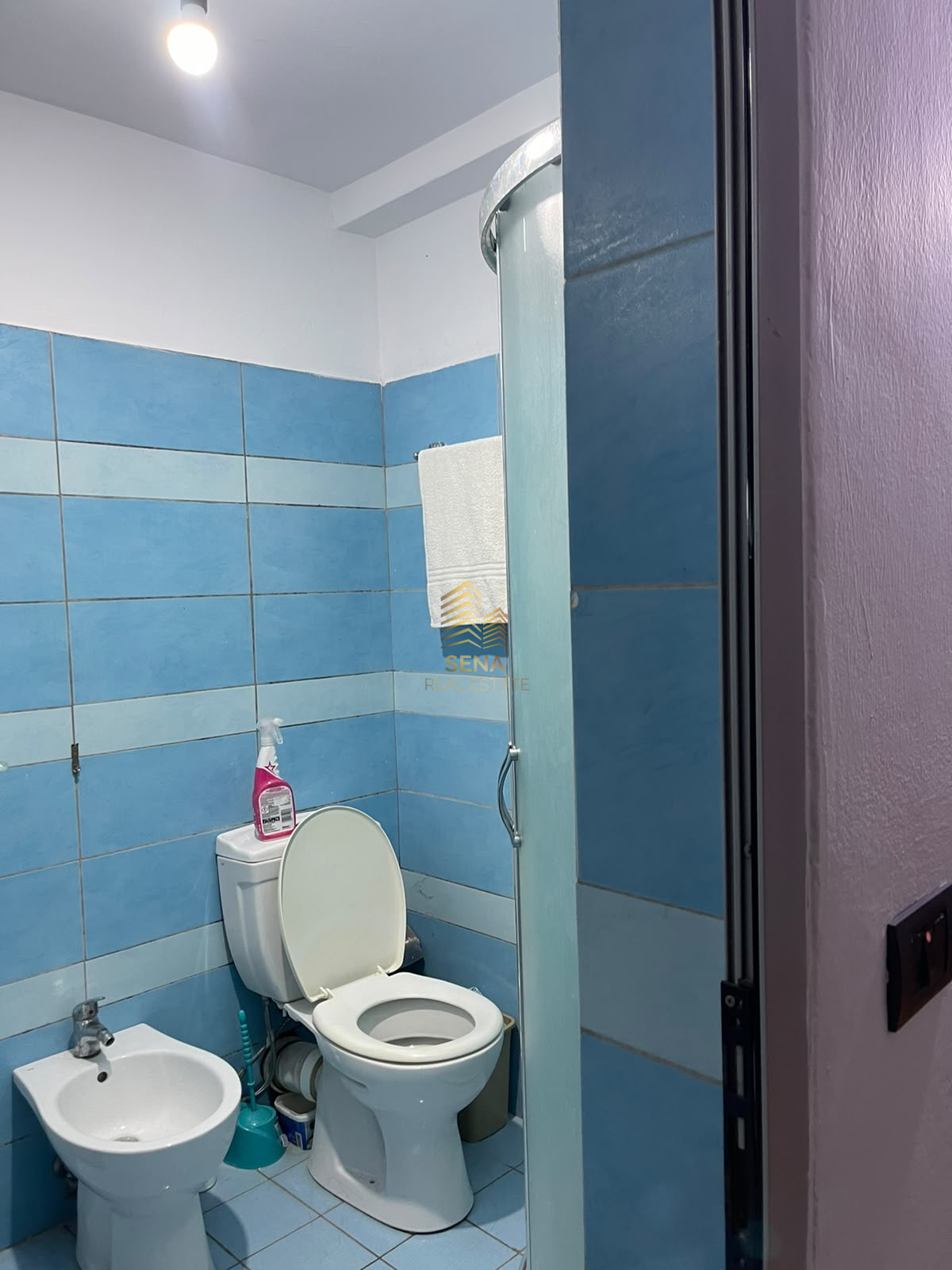 Qira, Hyrje Private, 1+1+Oborr, Ali Demi – Shkolla Kushtrimi i Lirise,40.000 Leke/muaj