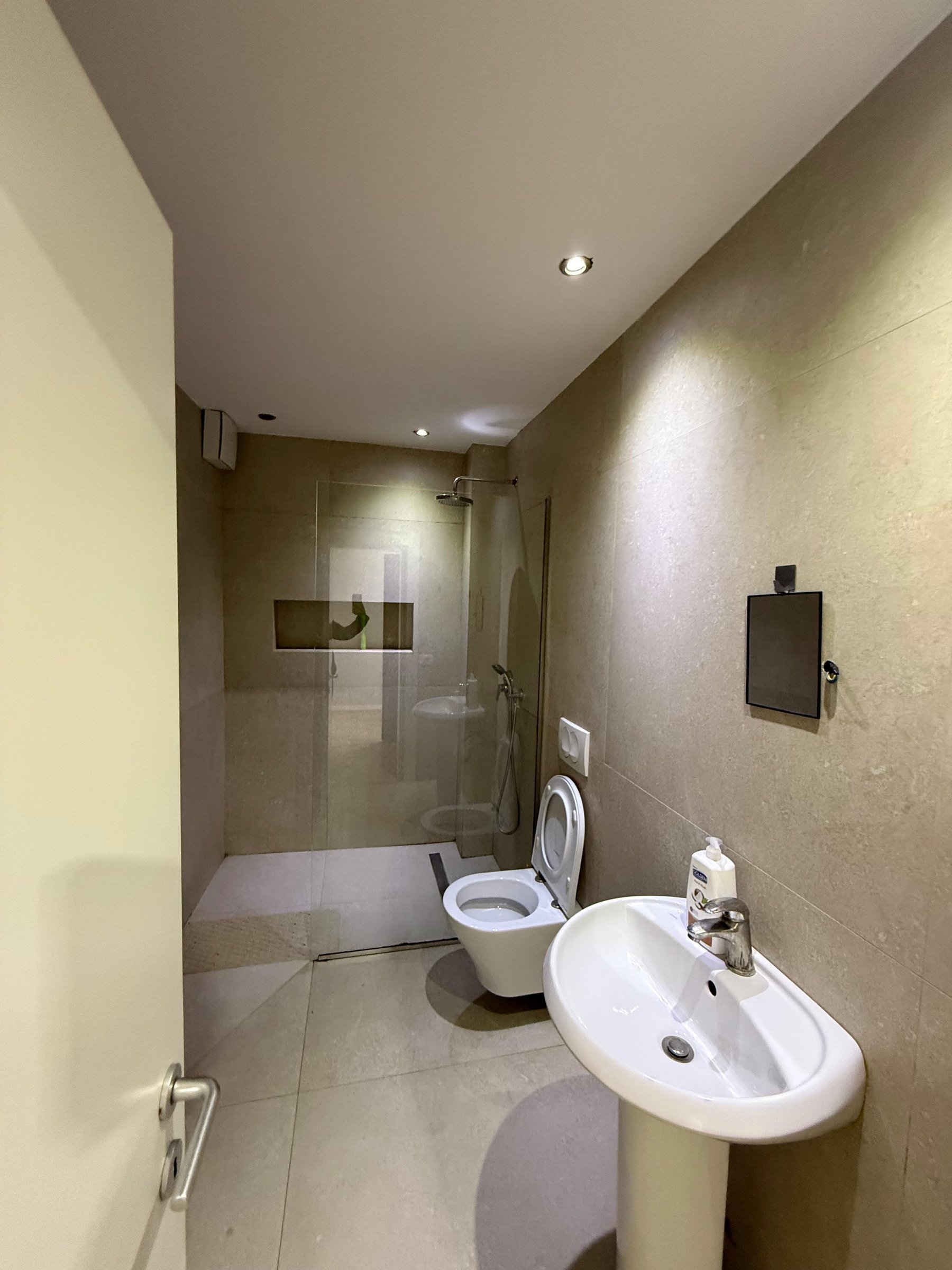 Qira, Apartament 2+1+BLK, Bosh, Pazari i Ri, 60.000 Leke