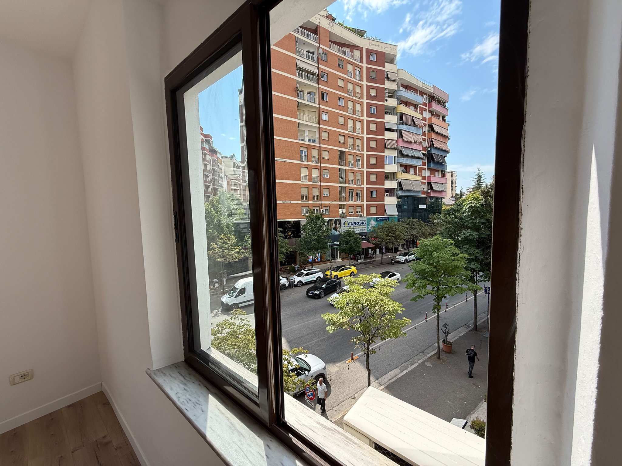 Qira, Ambient Biznesi 3+1+2blk, Rruga e Elbasanit, 800 Euro/muaj Neto