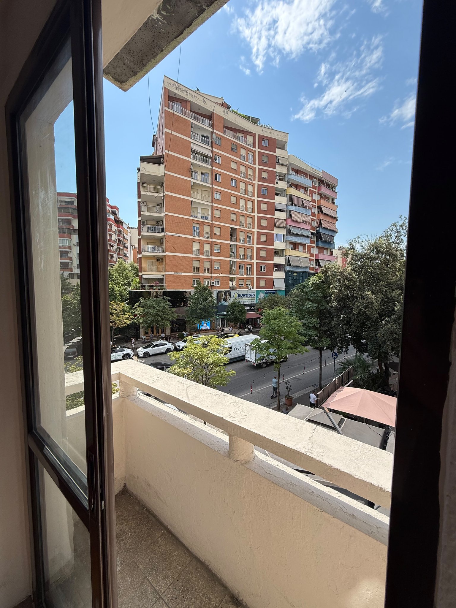 Qira, Ambient Biznesi 3+1+2blk, Rruga e Elbasanit, 800 Euro/muaj Neto