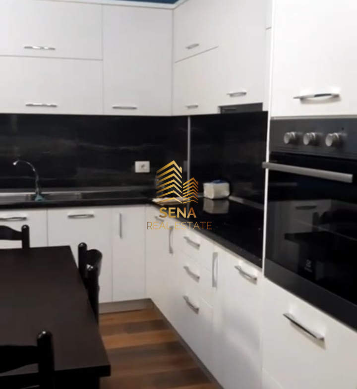 Qira, Apartament, 2+1+2+Blk, Kopshti Botanik , 800 Euro/Muaj