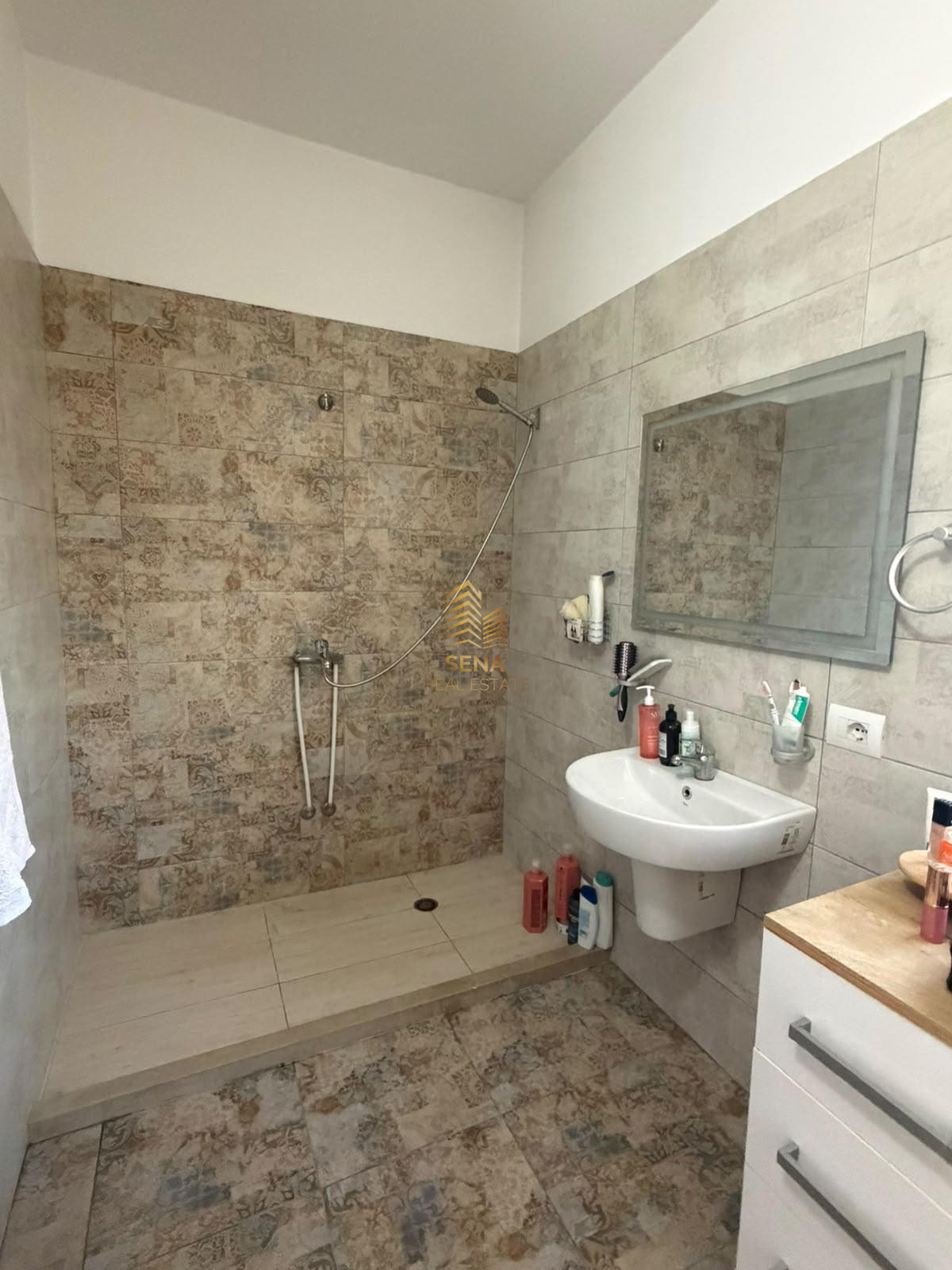 Qira, Apartament 2+1+2+blk, 21 Dhjetori, 90.000 Leke/muaj
