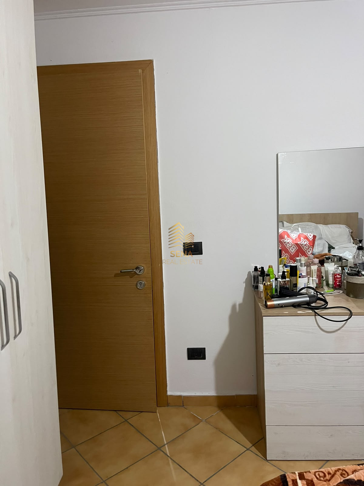 Qira, Hyrje Private, 1+1+Oborr, Ali Demi – Shkolla Kushtrimi i Lirise,40.000 Leke/muaj