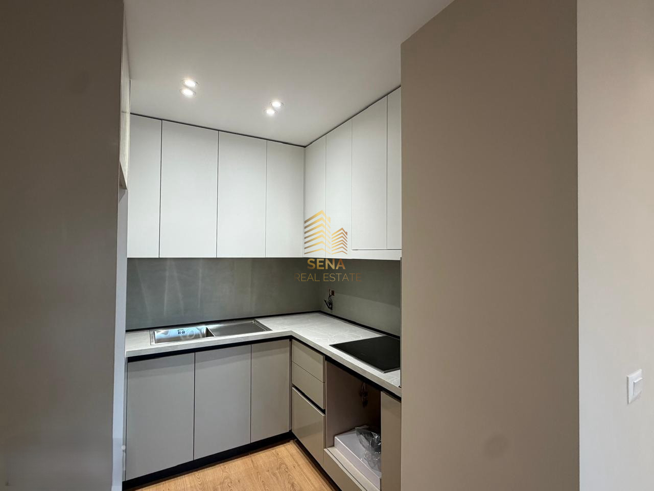 Shitet Apartament 1+1+Studio+Blk, Kompleksi Usluga – Ish Stacioni i Trenit, 190.800 Euro