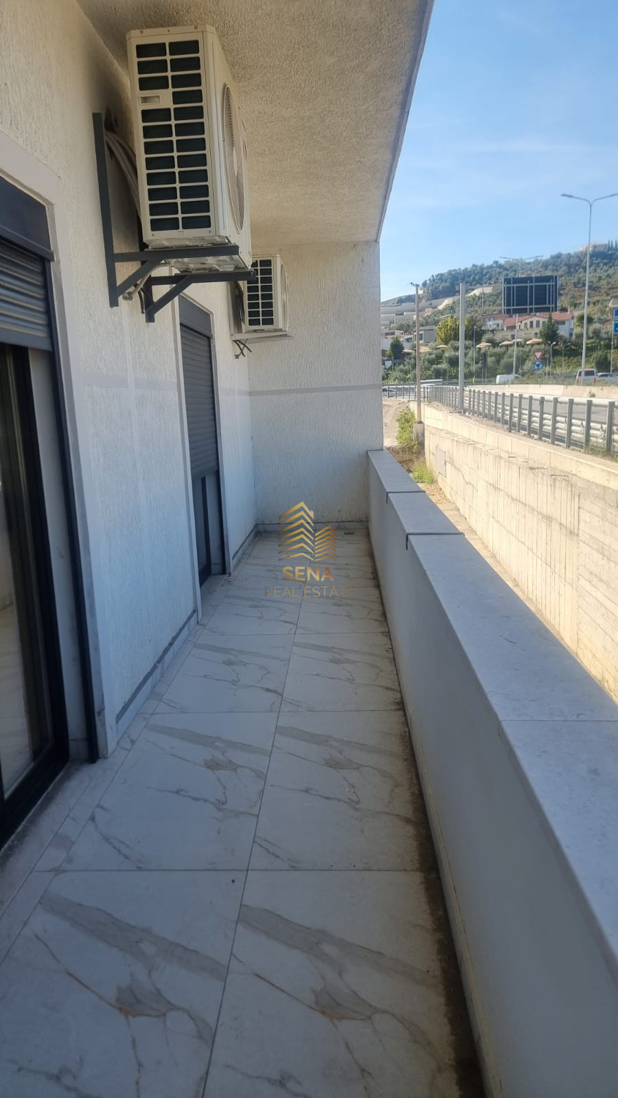 Qira, Ambient Biznesi 350m², Rrethrrotullimi i TEG, 2500 Euro/Muaj Neto