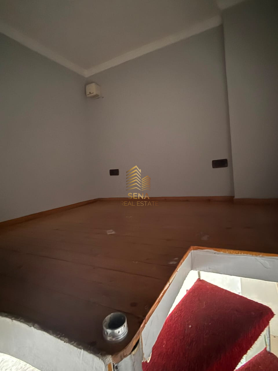 Shitet, Njesi Biznesi 29m2, Rruga 5 Maji, 6,300,000 Lek