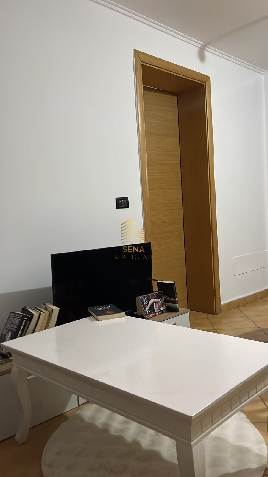 Qira, Hyrje Private, 1+1+Oborr, Ali Demi – Shkolla Kushtrimi i Lirise,40.000 Leke/muaj