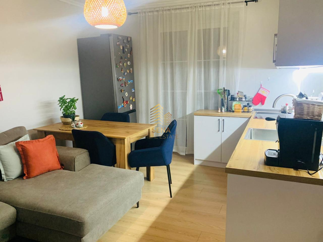 Shitet, Apartament 2+1+D+Blk, Stacioni i Trenit, 16.500.000 Leke