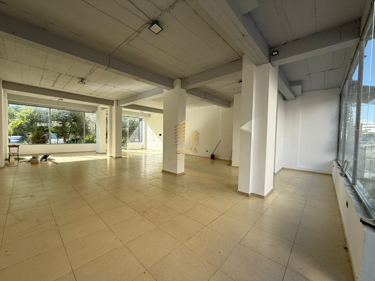 Qira, Ambient Biznesi 164m², Astir – prane Urban Gate, 1100 Euro/muaj