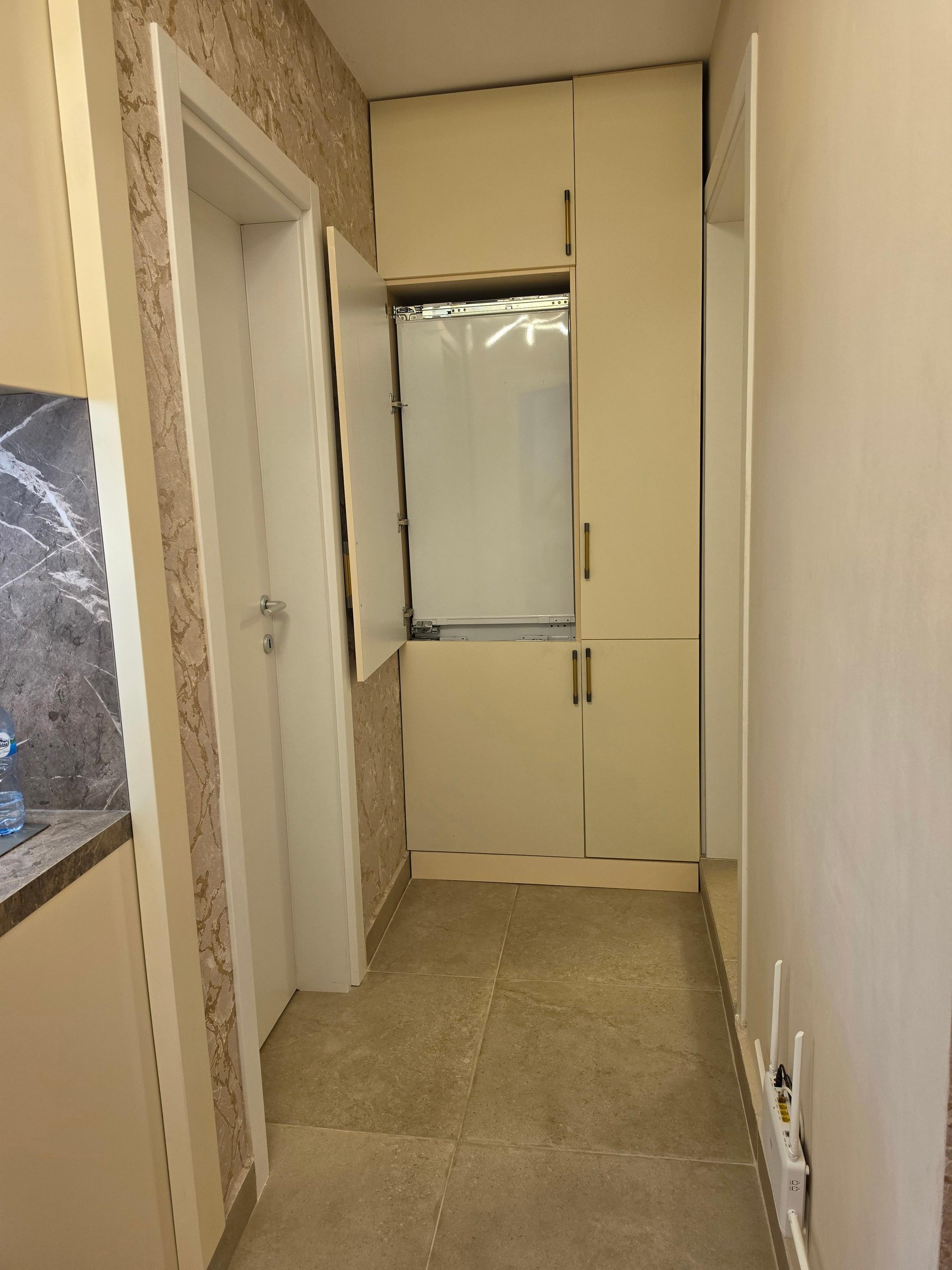 Shitet, Apartament 2+1+Blk, I adaptuar, Rruga e Elbasanit, 15.300.000 Leke