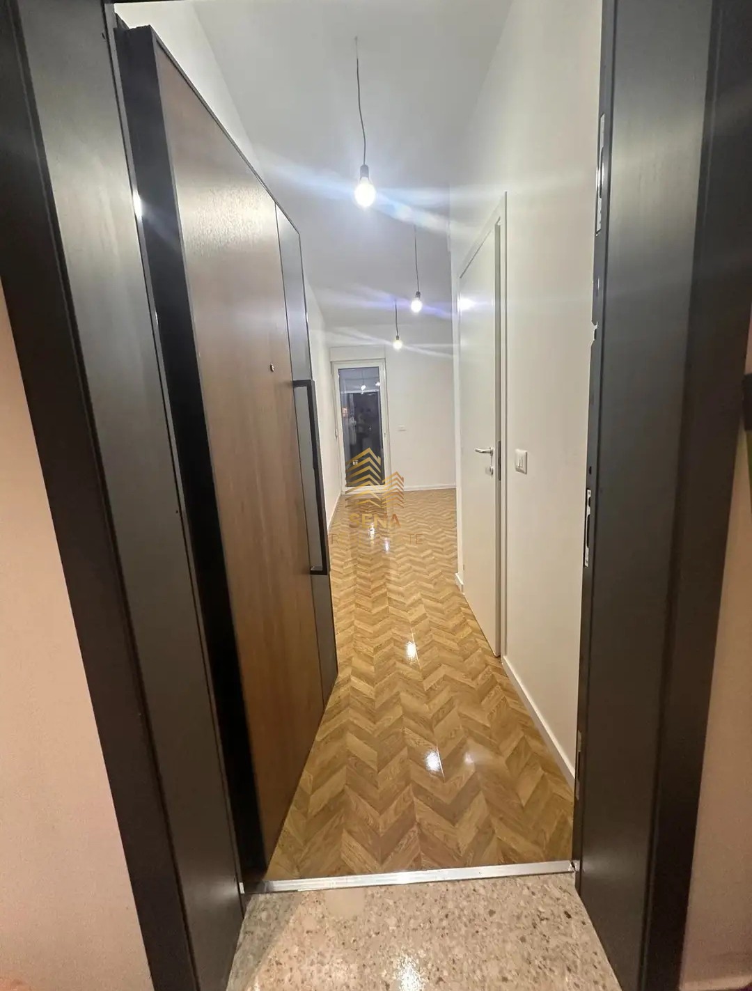 Qira, Ambient Biznesi, Bulevardi i Ri, 320 Euro