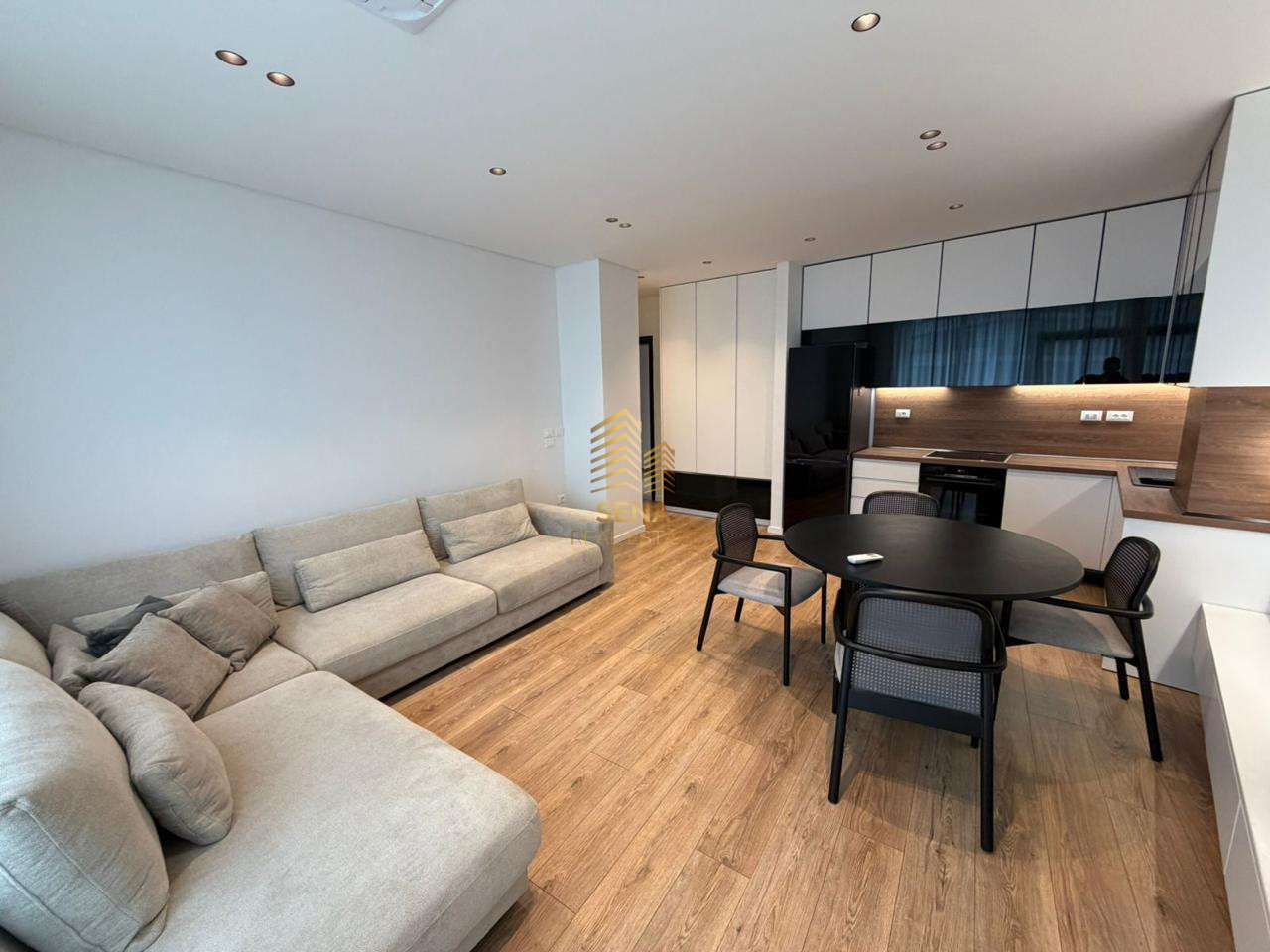 Shitet, Apartament 1+1 +blk+ Post Parkimi, Lake View Residence. 345.000 Euro
