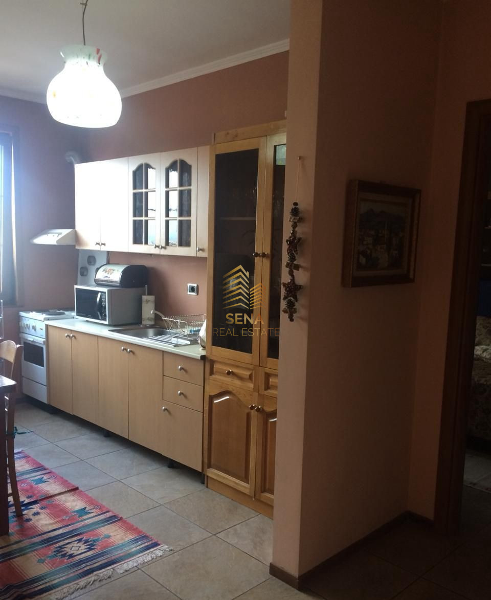 Qira, Apartament 1+1+Verande, Rruga e Durresit, 50.000 ALL/muaj