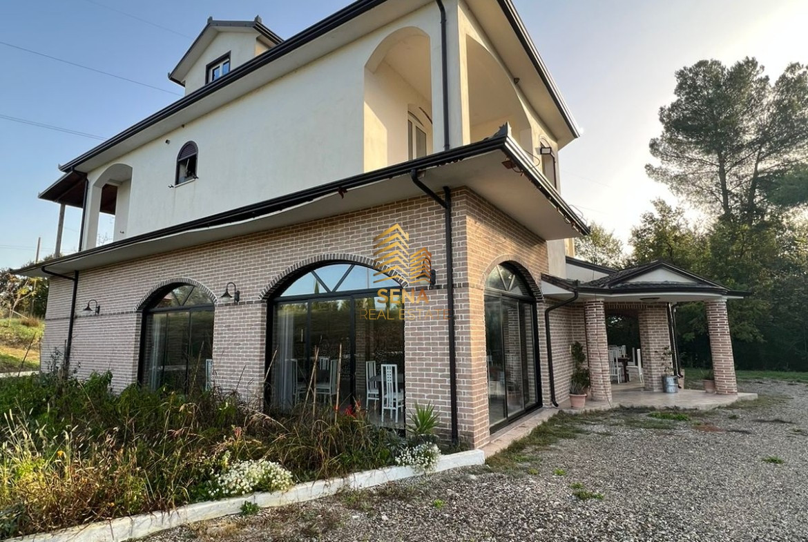 Jepet me qira Objekt biznesi 2 kate Restorant + Hotel, Durres ︱Rruga Kombetare Kombinat – Plepa, 2500 Euro/muaj I diskutueshem