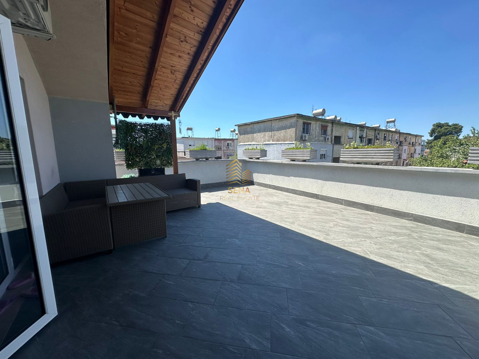 Qira, Apartament 2+1+Verande,Xhamllik,65.000 Leke/muaj