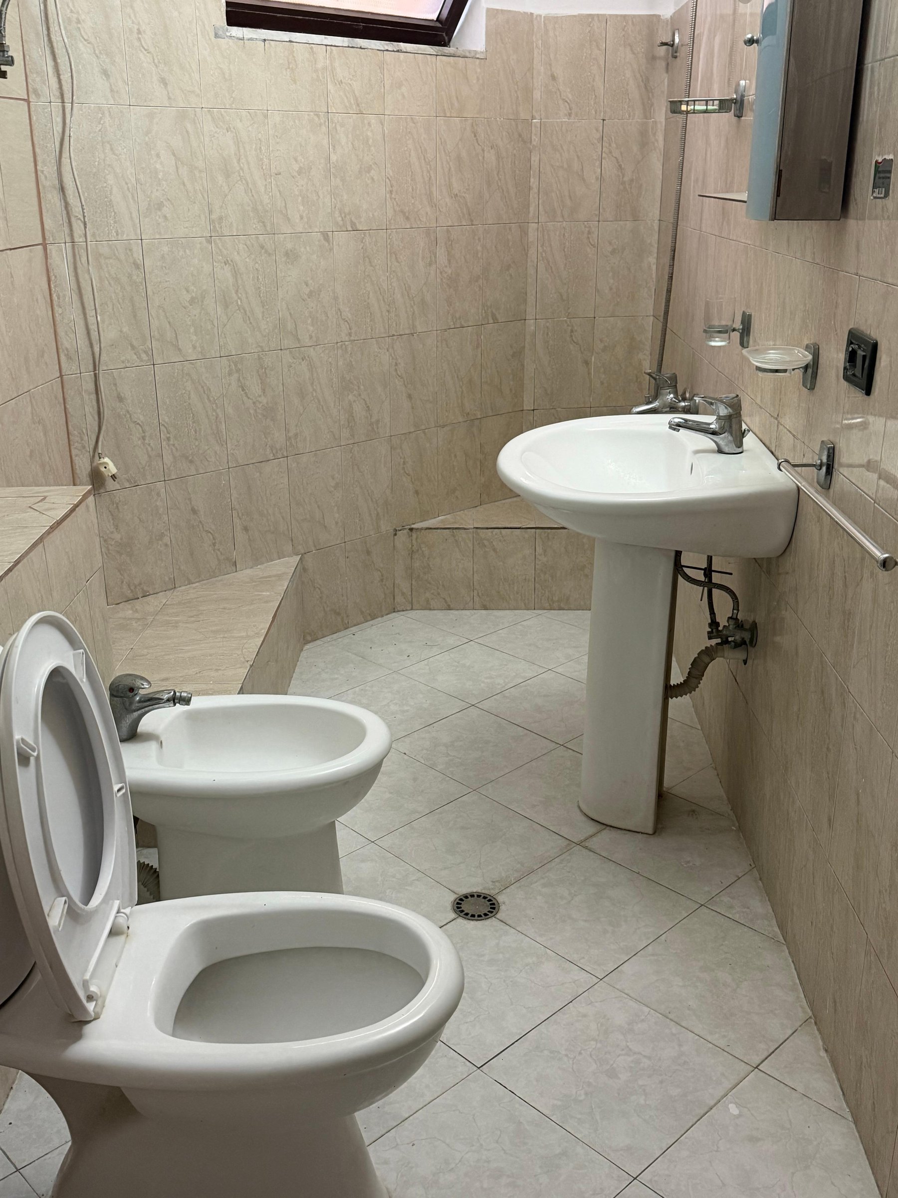 Qira, Hyrje Private 1+1, Vilat Gjermane ,30.000 Leke/muaj