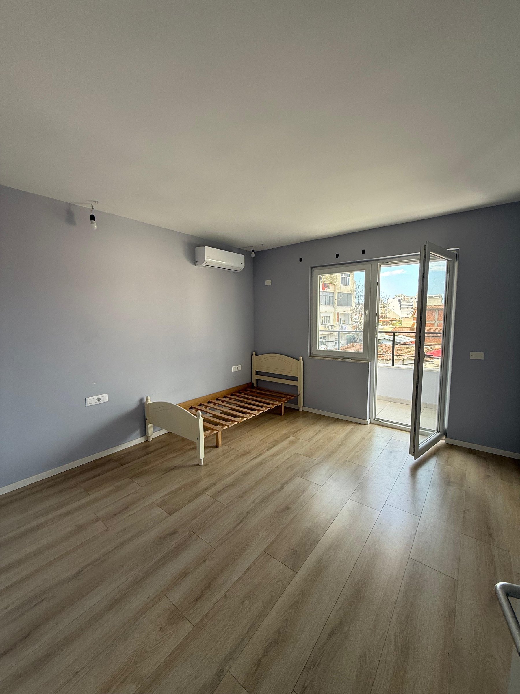 Qira, Apartament 2+1+BLK, Bosh, Pazari i Ri, 60.000 Leke