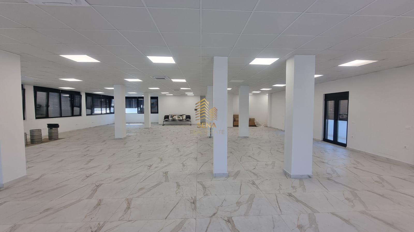 Qira, Ambient Biznesi 350m², Rrethrrotullimi i TEG, 2500 Euro/Muaj Neto