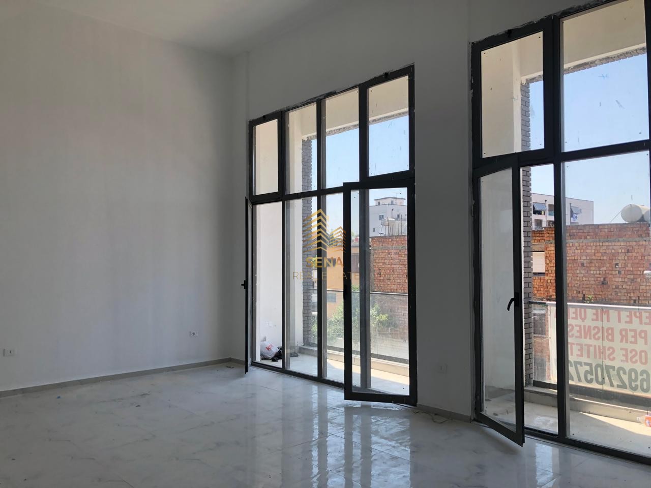 Shitet, Ambient Biznesi, Xhamllik – ish Profarma, 300,000 Euro