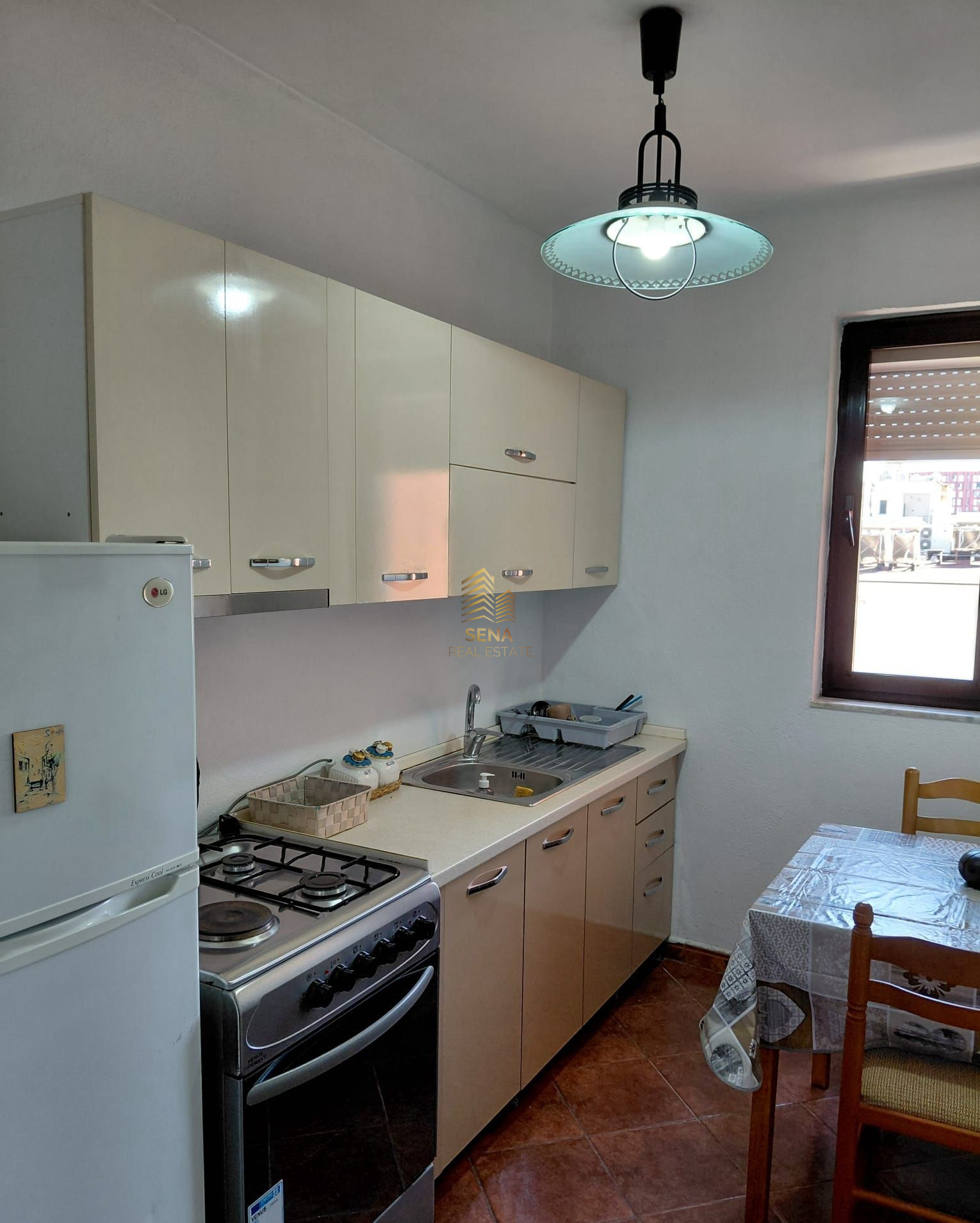 Qira, Apartament 2+1+Kuzhine e vecuar+blk, Prane Liceut – Rruga e Elbasanit, 65.000 Leke/muaj