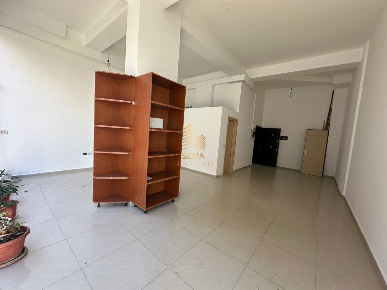 Qera, Ambient Biznesi, Yzberisht – Bulevardi Migjeni, 500 Euro/Muaj