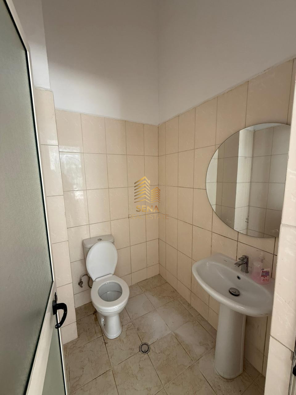 Qira, Ambient Biznesi 164m², Astir – prane Urban Gate, 1100 Euro/muaj