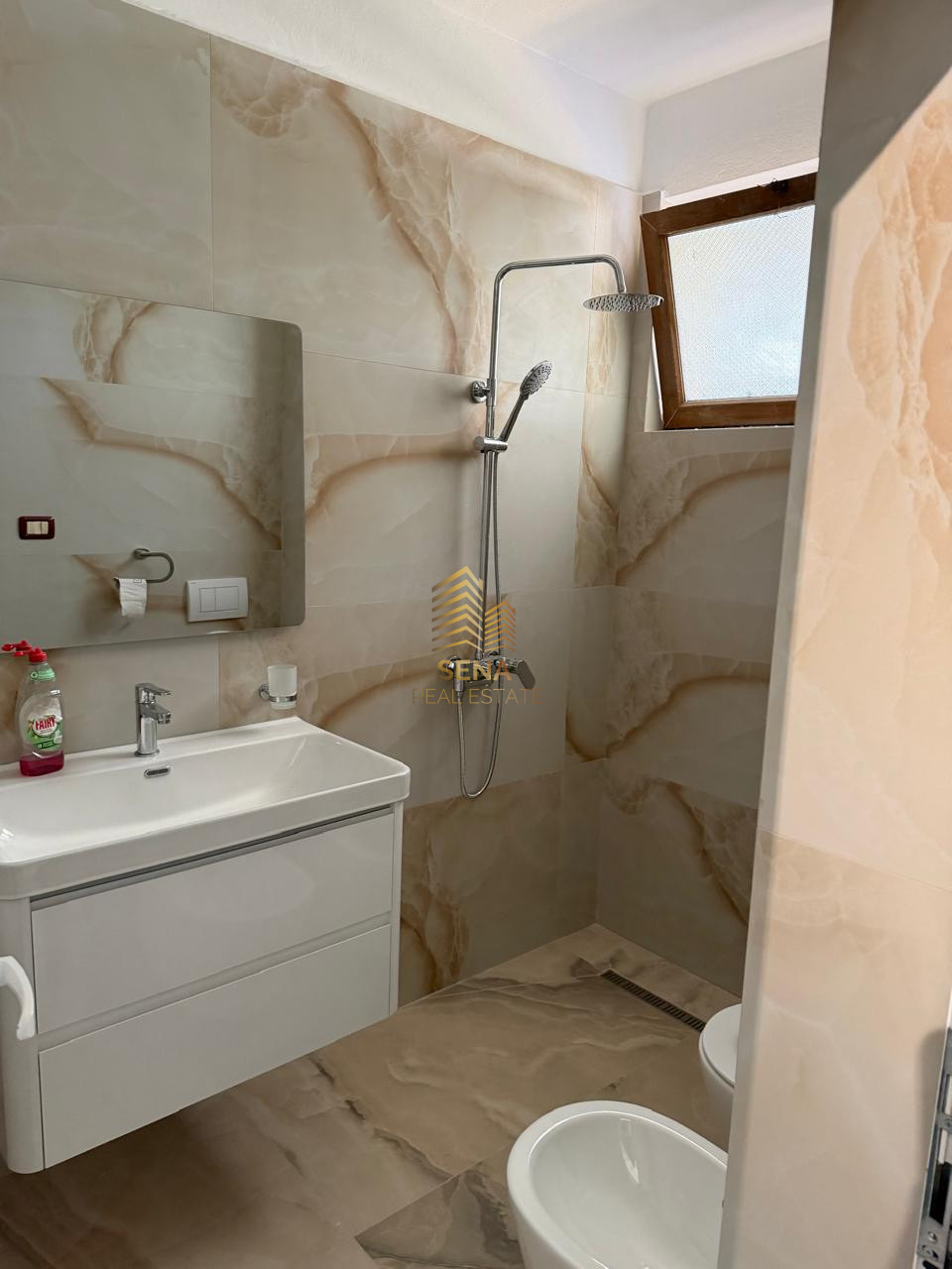 Qira, Apartament 2+1+blk+Post Parkimi, Ali Dem, 80.000 Leke/muaj