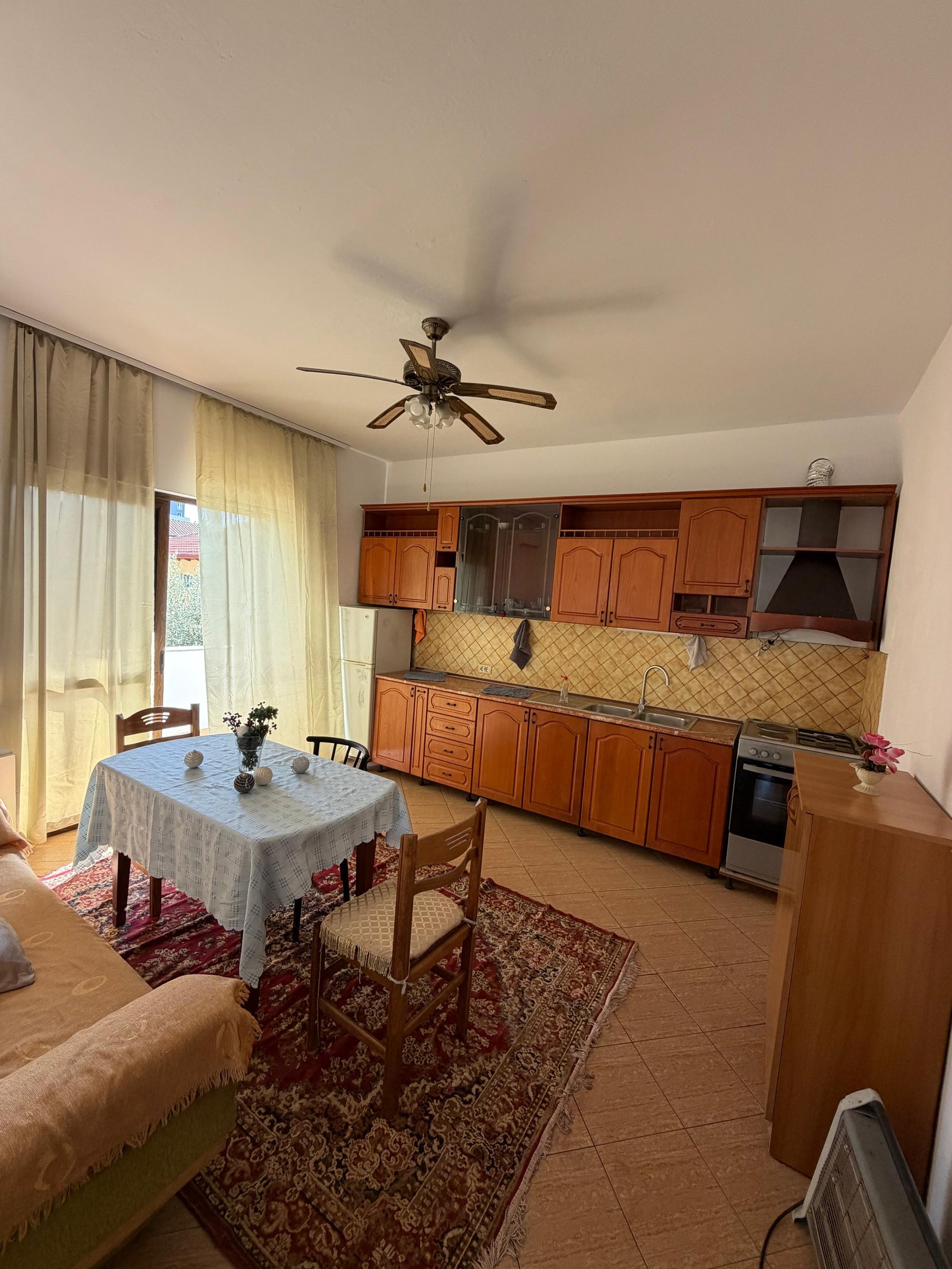 Qira, Hyrje Private, 2+1+blk+ Post Parkimi, Spital Amerikan 2, 52.000 Leke/muaj