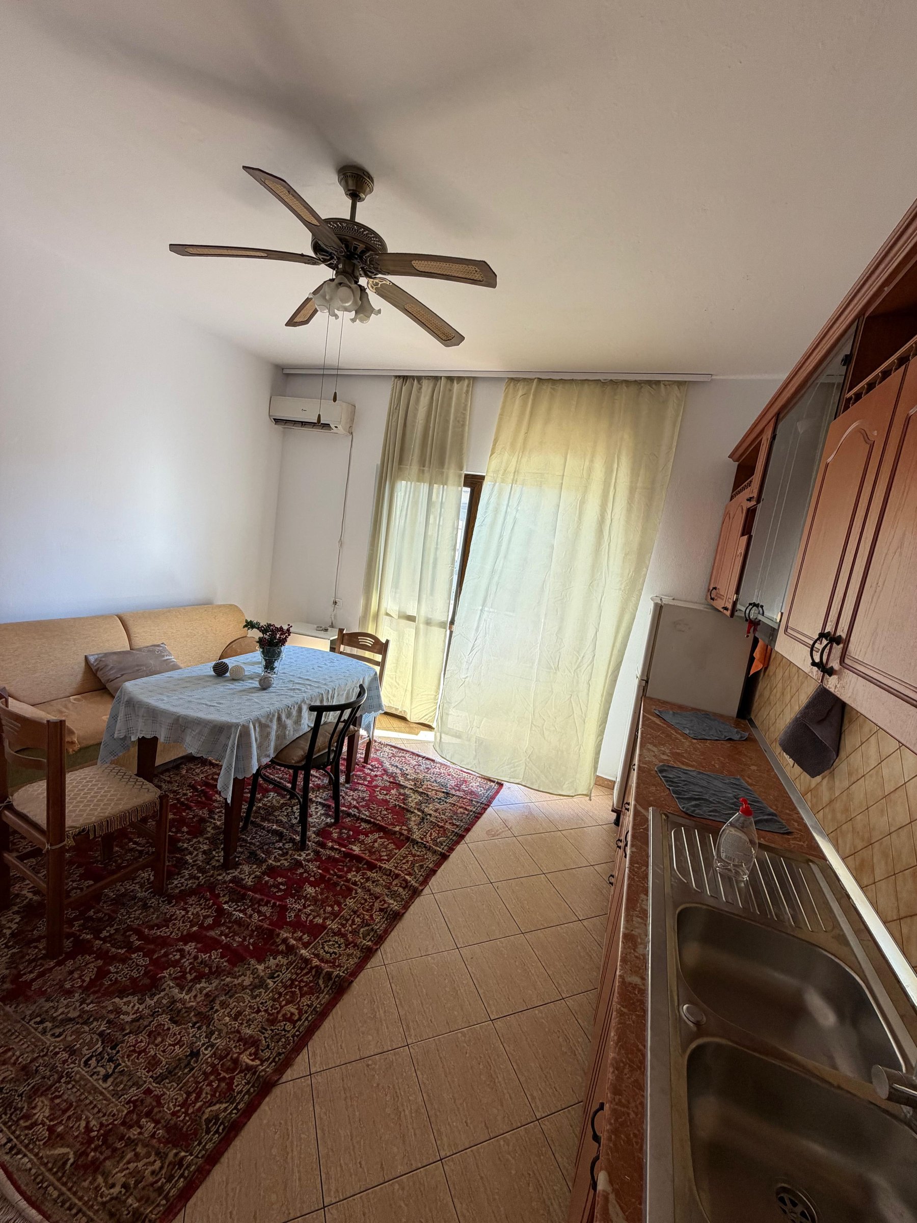 Qira, Hyrje Private, 2+1+blk+ Post Parkimi, Spital Amerikan 2, 52.000 Leke/muaj