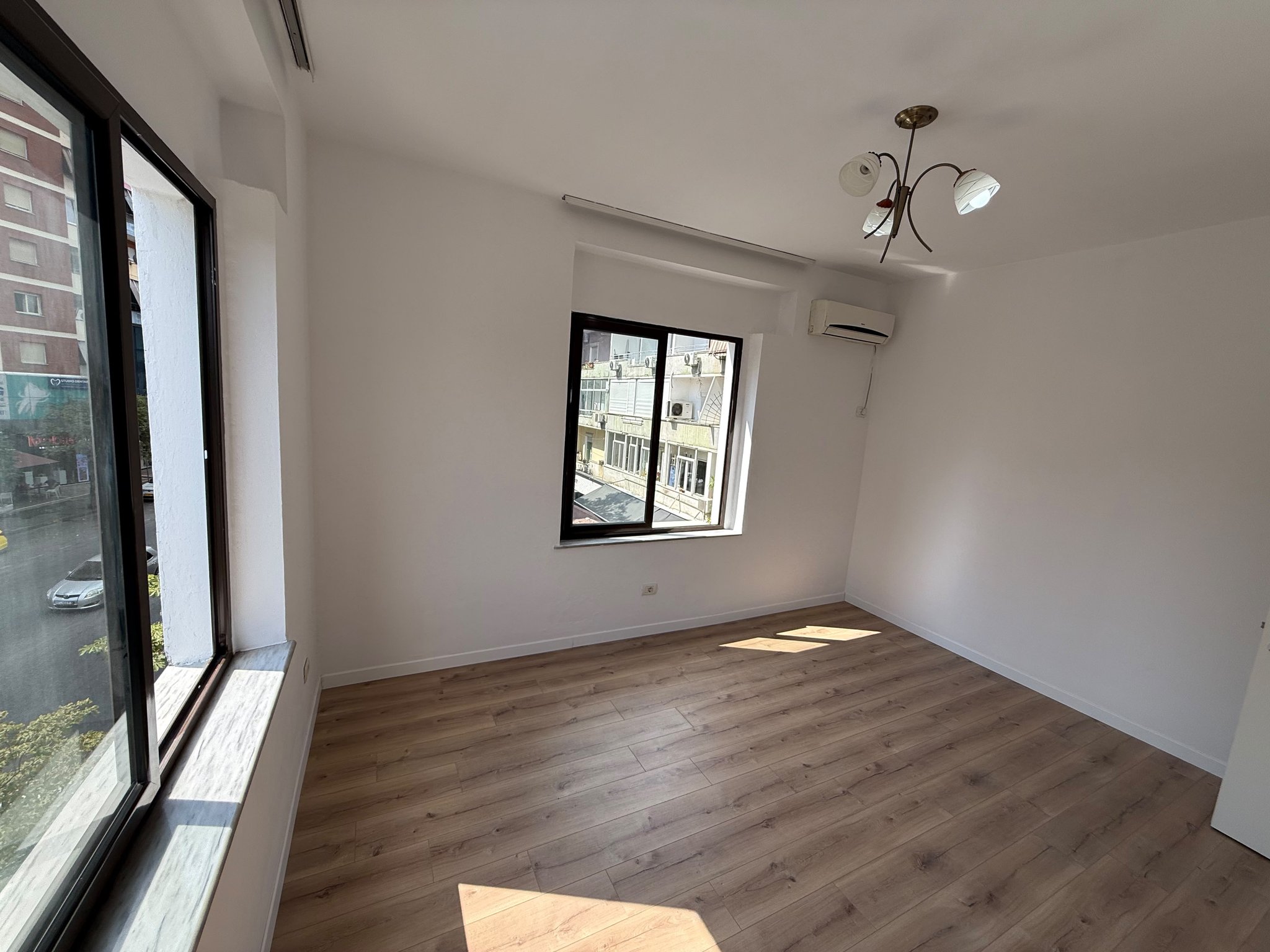 Qira, Ambient Biznesi 3+1+2blk, Rruga e Elbasanit, 800 Euro/muaj Neto