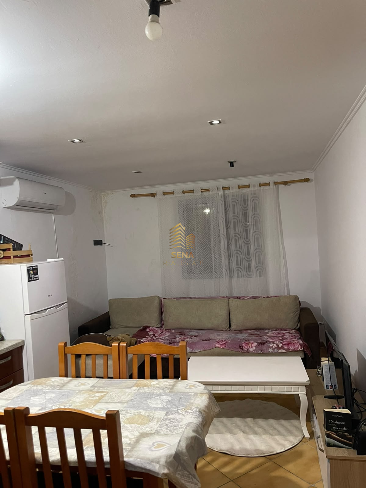 Qira, Hyrje Private, 1+1+Oborr, Ali Demi – Shkolla Kushtrimi i Lirise,40.000 Leke/muaj