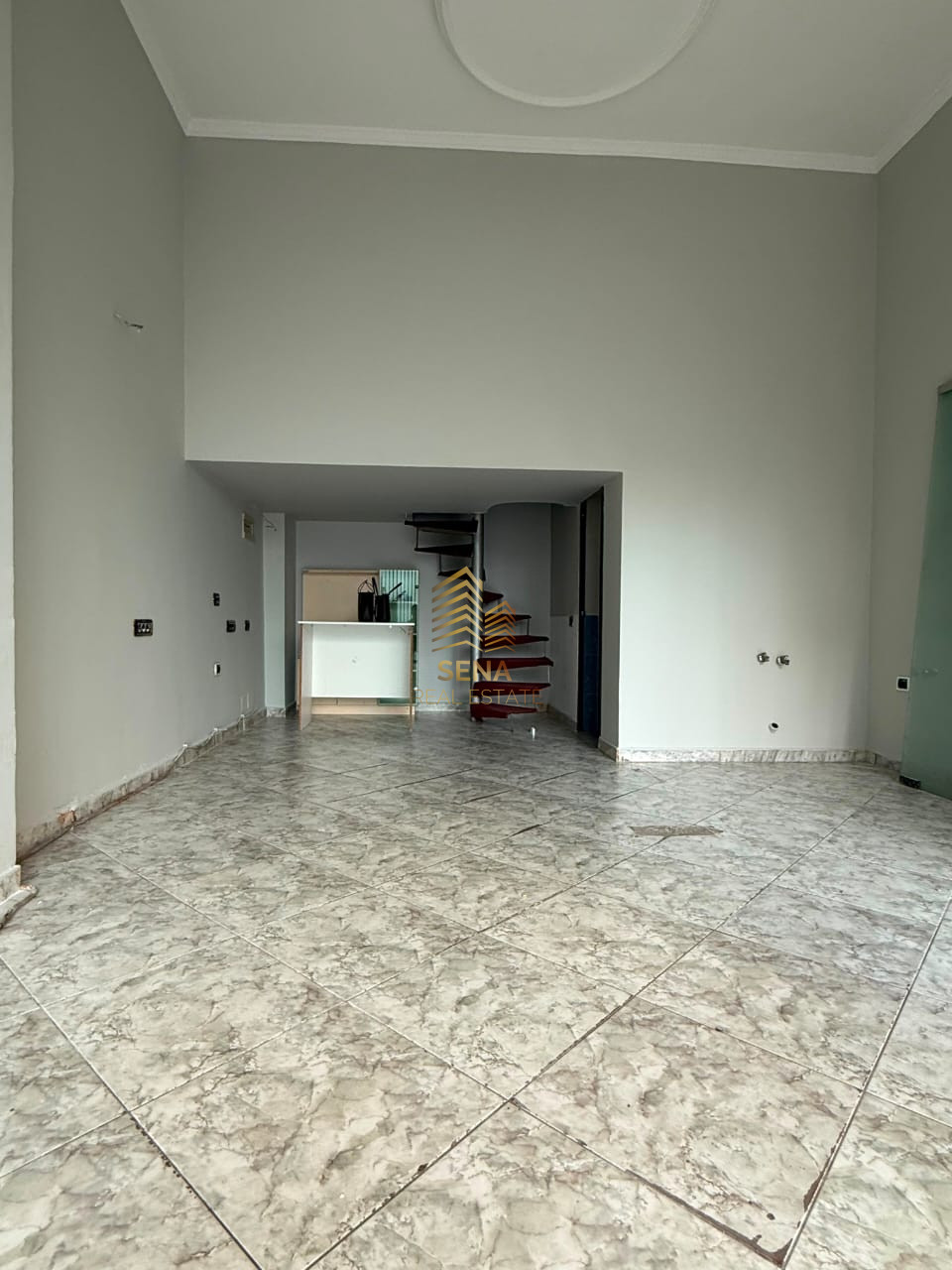 Shitet, Njesi Biznesi 29m2, Rruga 5 Maji, 6,300,000 Lek