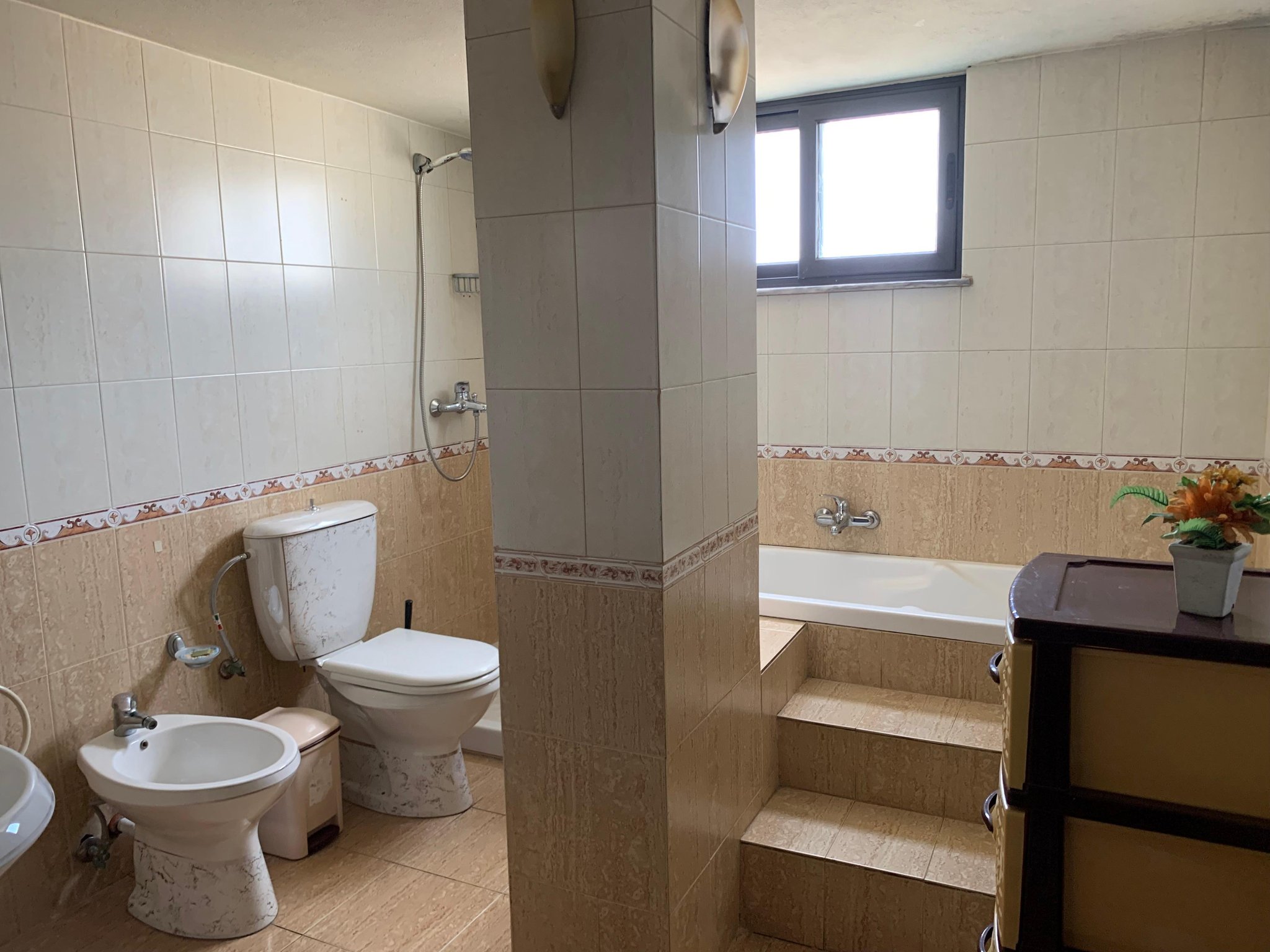 Qira, Hyrje Private, 2+1+blk, Kodra e Priftit, 48.000 Leke/Muaj