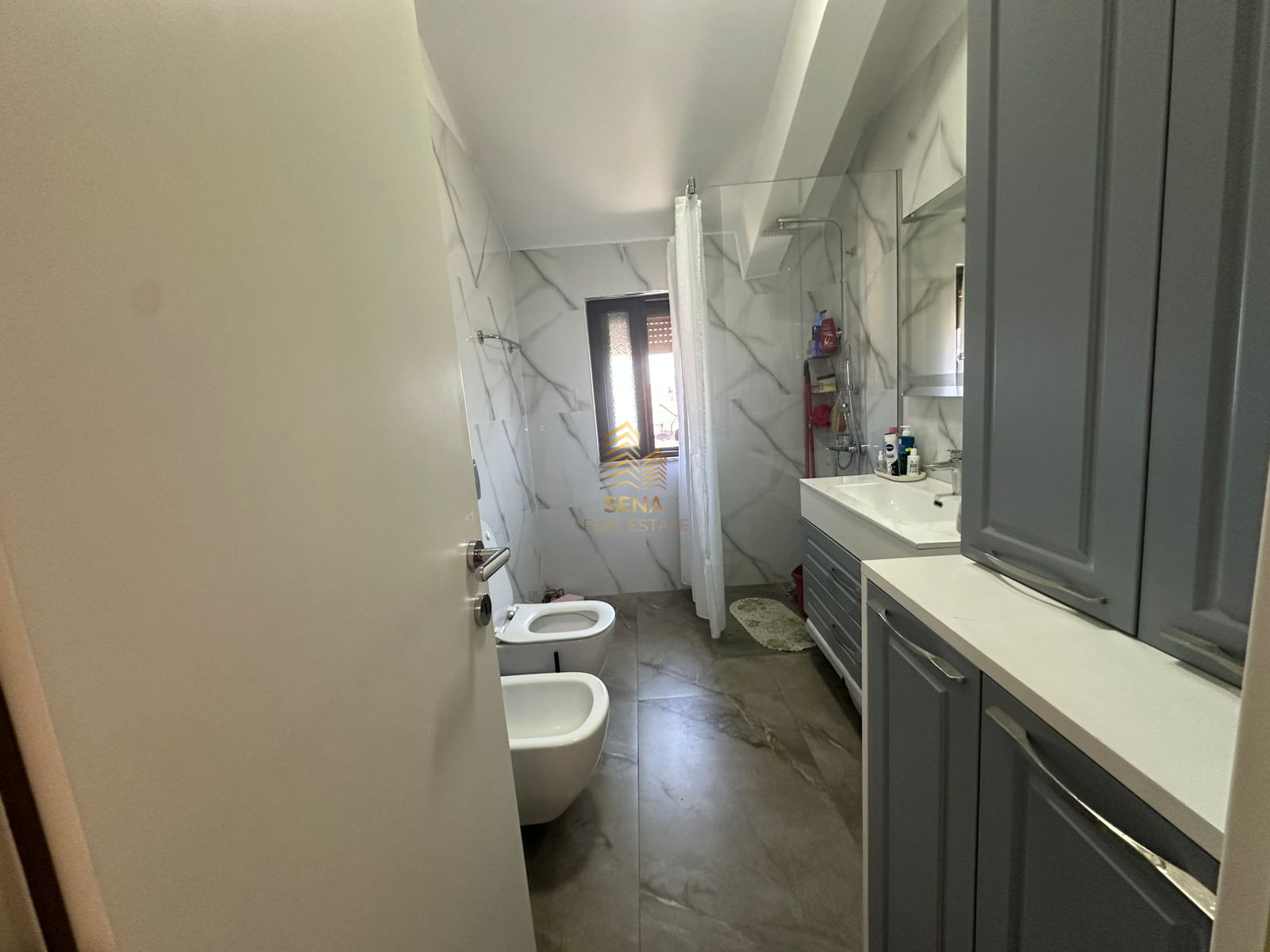 Qira, Apartament 2+1+Verande,Xhamllik,65.000 Leke/muaj