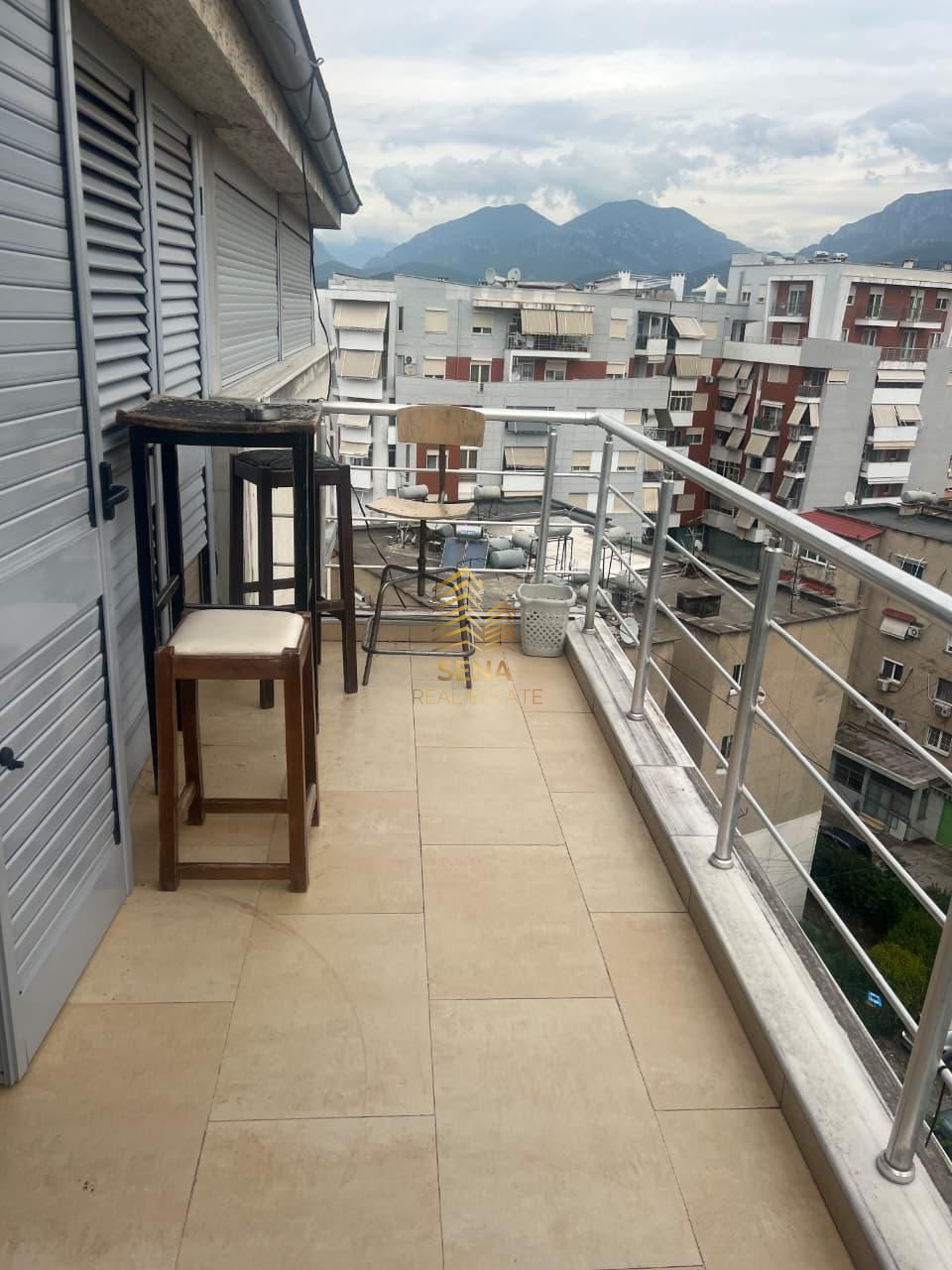 Qira, 2 Ambiente Biznesi, Ish Tregu Elektrik, 250,000 Lek/Muaj BRUTO