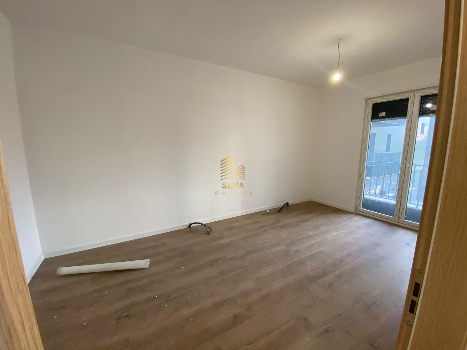 Qira, Ambient biznesi, 5 Maji – Kompleksi ”Tirana Uptown”, 42.000 Lek/muaj