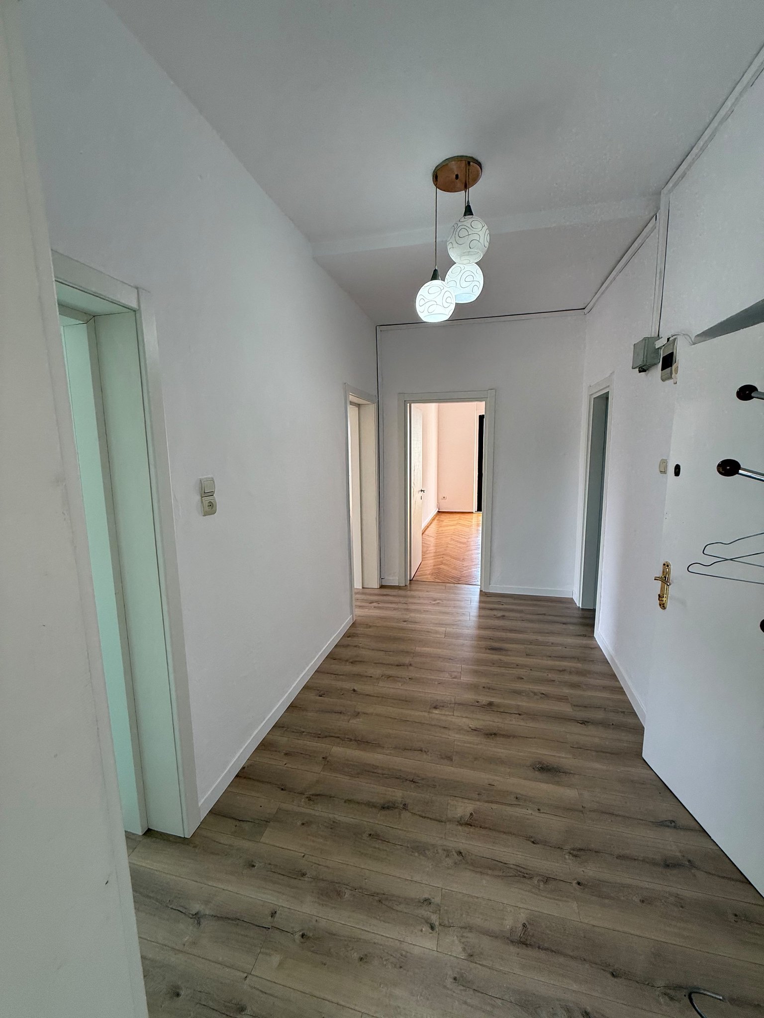 Qira, Ambient Biznesi 3+1+2blk, Rruga e Elbasanit, 800 Euro/muaj Neto