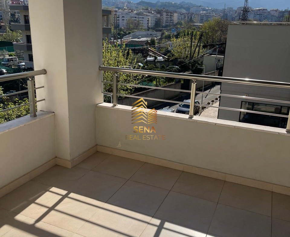 Shitet, Apartament 3+1+2+Blk+2 Poste Parkimi, Kinostudio, 295,000 Euro