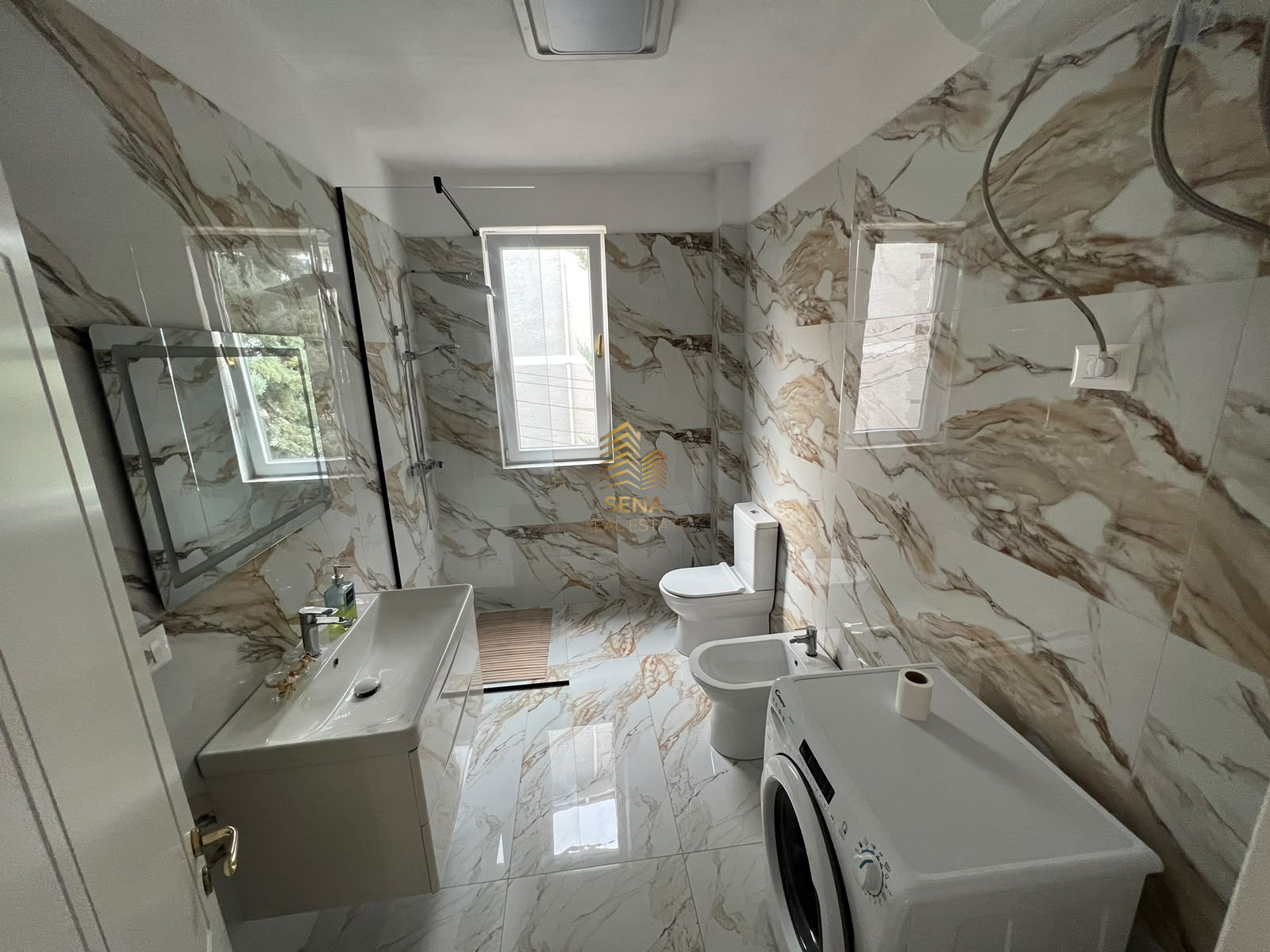 Qira, Hyrje Private 2+1+2blk, Porcelan, 60.000 Leke/muaj