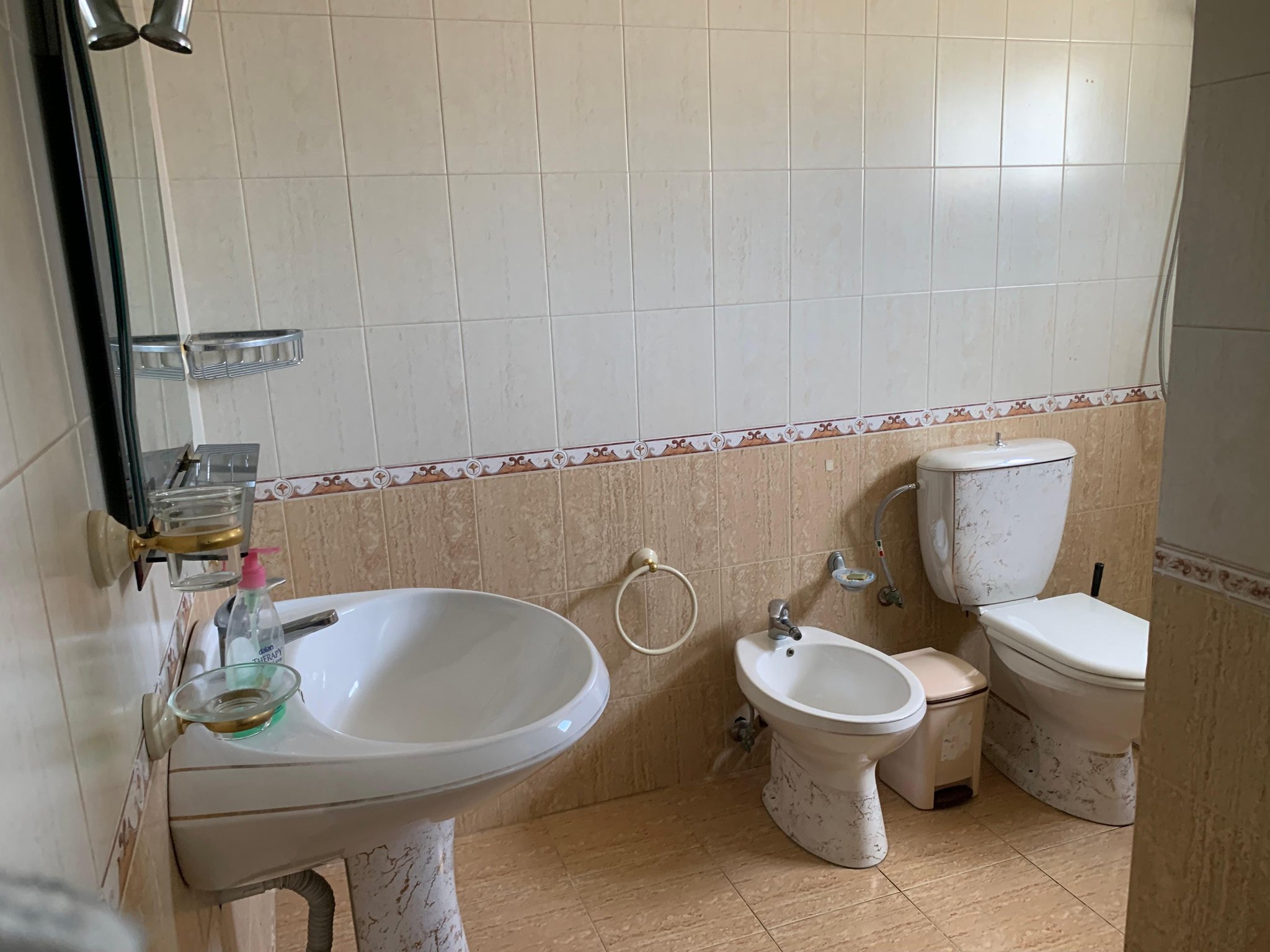 Qira, Hyrje Private, 2+1+blk, Kodra e Priftit, 48.000 Leke/Muaj