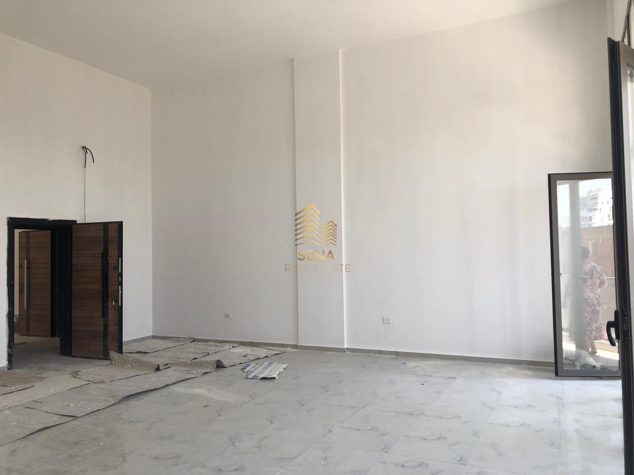 Shitet, Ambient Biznesi, Xhamllik – ish Profarma, 300,000 Euro
