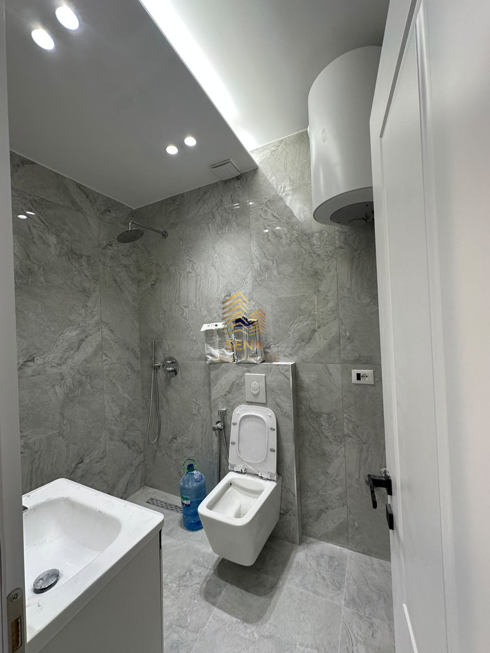 Shitet, Apartament 1+1+Blk, Rruga Bardhyl, 13.700.000 Leke