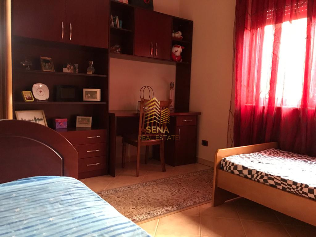 Shitet,Vile 2- Kateshe ,Porcelan, 250 000 Euro