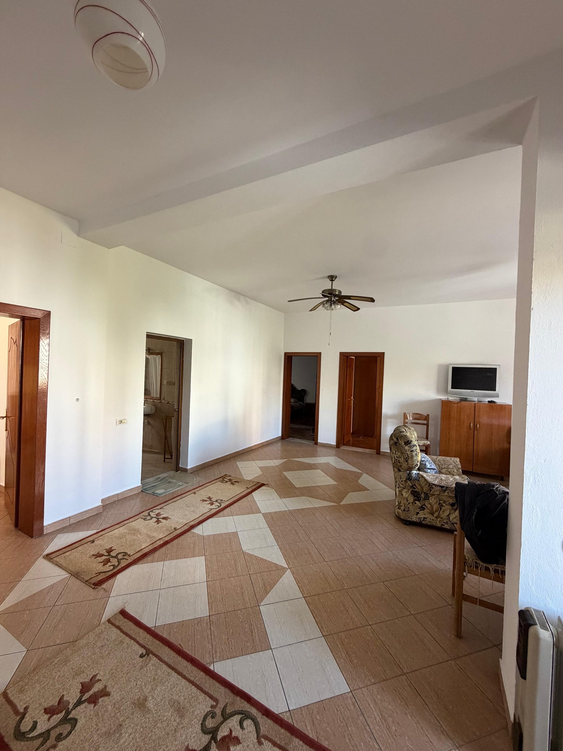 Qira, Hyrje Private, 2+1+blk+ Post Parkimi, Spital Amerikan 2, 52.000 Leke/muaj