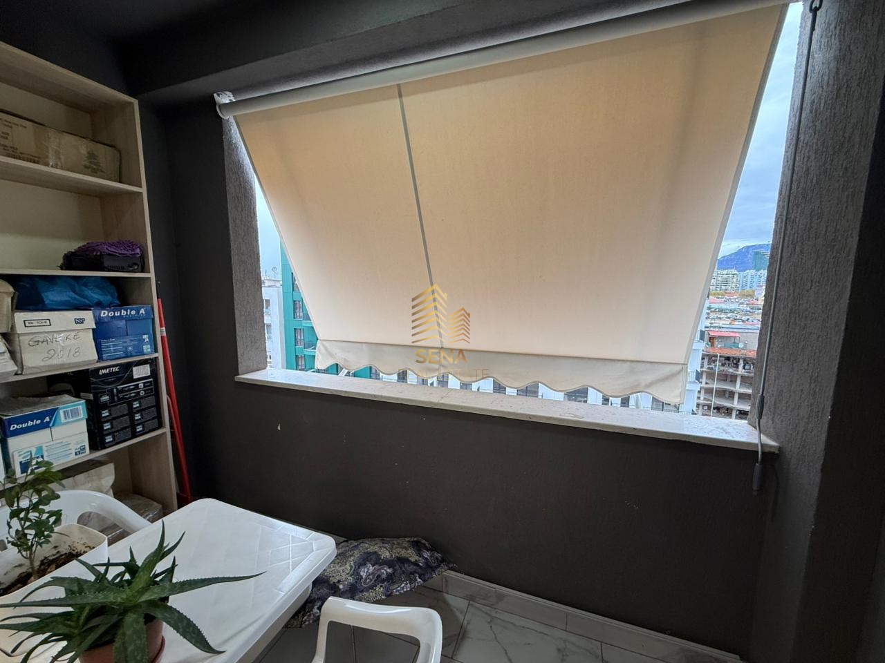 Qira, Ambient biznesi/zyre, Komuna e Parisit, 1000 Euro/muaj