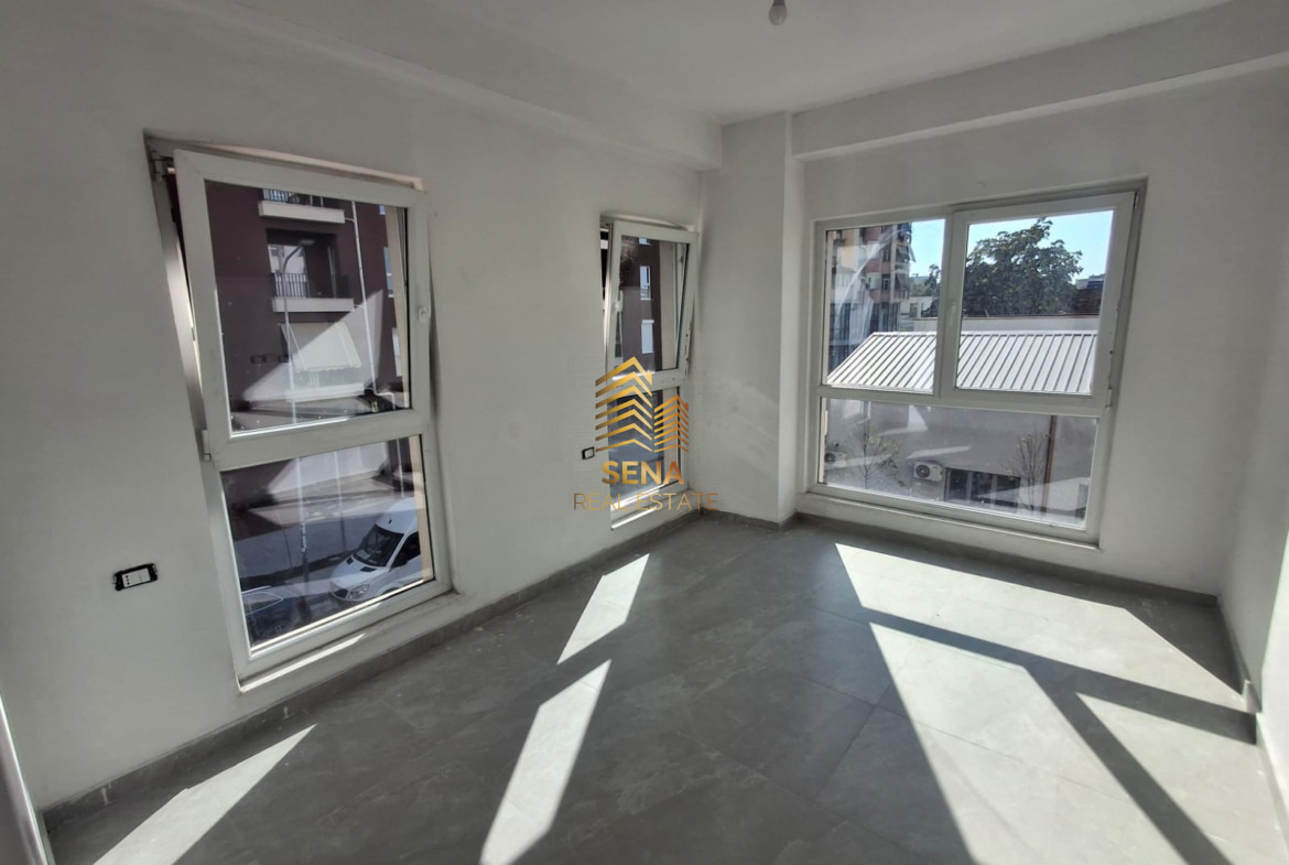 Qira, Ambient Biznesi 2+1+Blk, Kompleksi Aura, 750 Euro/muaj